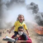 GAZA. ”Vad innebär detta att se, men inget göra - kunna göra? Vilka är vi, blir vi? Hur långt bort skjuter vi ansvaret?” Stellan Lindqvist kommenterar Israels krigföring i Gaza. Det rör sig om krigsmetoder som är i linje med det som räknas som folkmord, enligt en FN-kommitté.