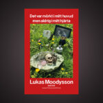 MOODYSSON. ”Som bäst är Lukas Moodysson när han rör sig i minnenas landskap,” anser Erik Bovin som läst den aktuella och infallsrika diktsamlingen ”Det var mörkt i mitt huvud men aldrig i mitt hjärta”. Lukas Moodysson, Malmöligan, poet, lyrik, poesi, dikter, svenskspråkig litteratur,